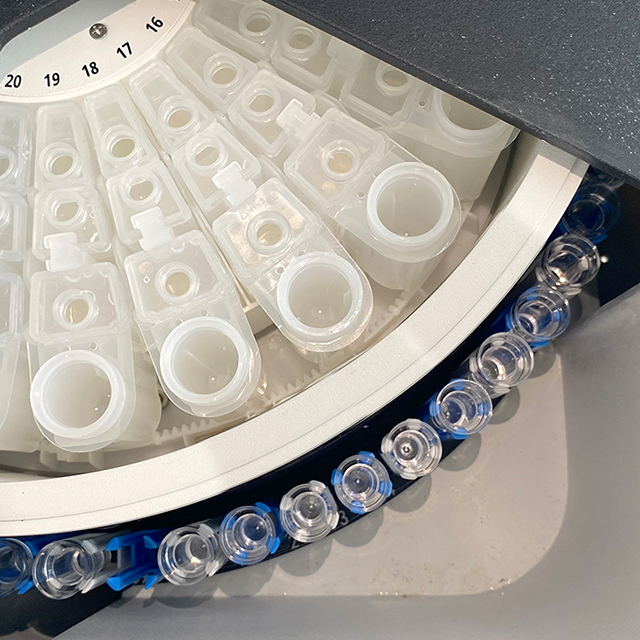 Système d'immunoessai automatique par chimiluminescence